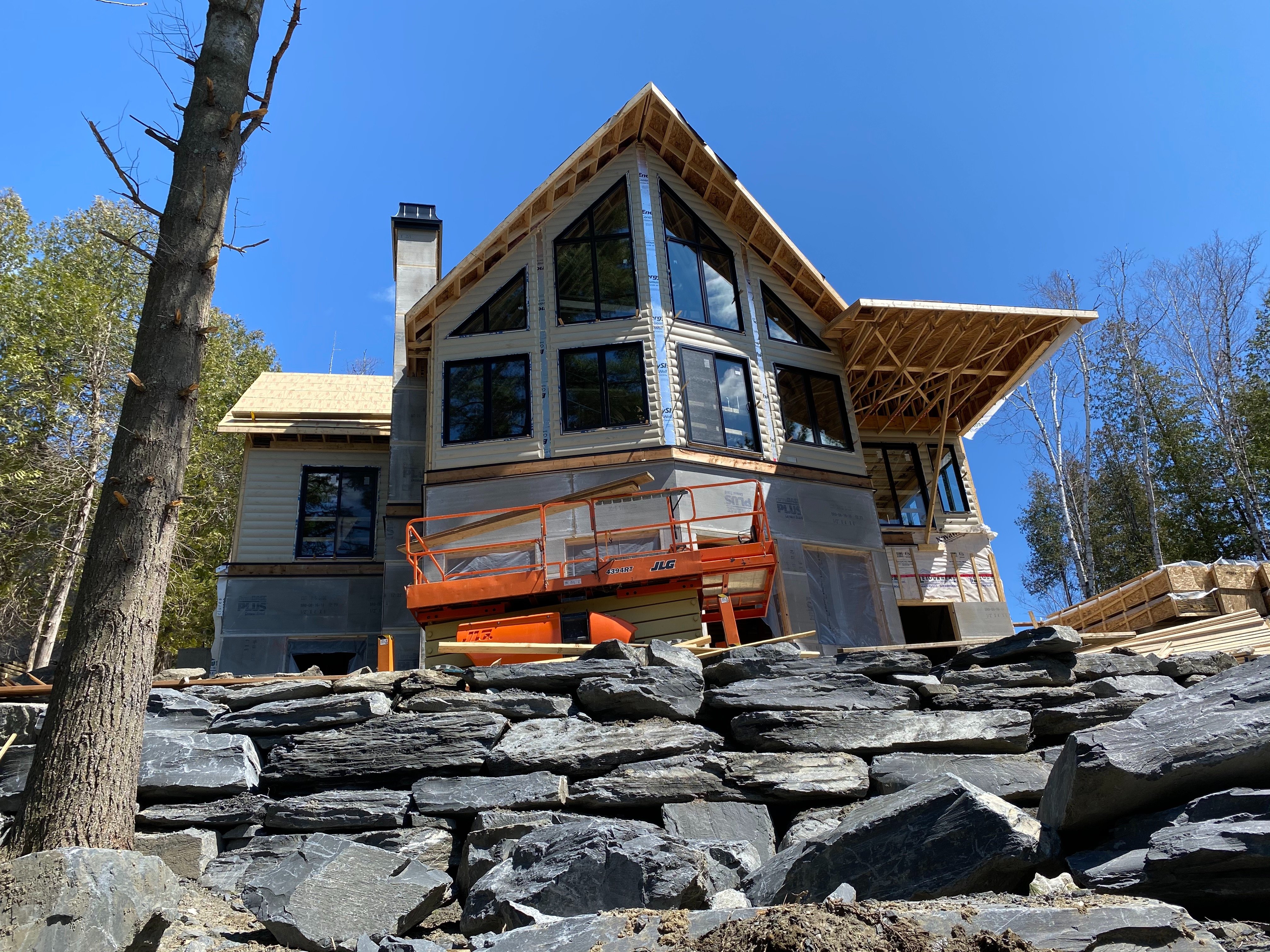 Quebec custom Timber Block home 